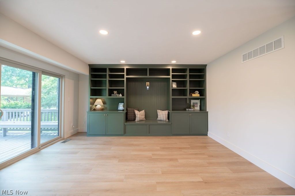 Photo of 831 Brandon Circle, Aurora, OH 44202 (MLS # 5223342)