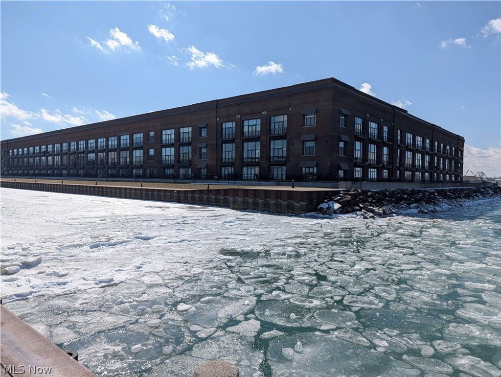 Photo of 401 W SHORELINE Drive #312, Sandusky, OH 44870 (MLS # 5190354)