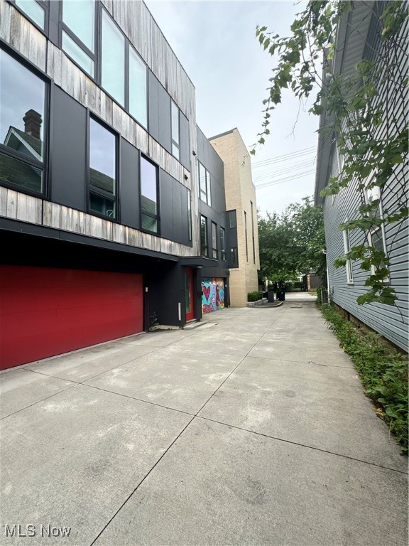 Beautiful Two Bedroom Condo w/ Rooftop Patio
Welcome to this stunning 2-bedroom, 2.5-bathroom home located in Tremont just minutes away Ohio City and Downtown Cleveland. This property boasts a range of modern amenities designed to enhance your living experience. The home features a spacious rooftop patio, perfect for entertaining or simply enjoying the city views. Inside, you'll find top-of-the-line appliances that make everyday tasks a breeze. The home also comes equipped with central air, ensuring your comfort in every season. With its prime location and impressive features, this home offers a blend of convenience and luxury that is hard to find. Don't miss out on this exceptional living opportunity. Please schdeule