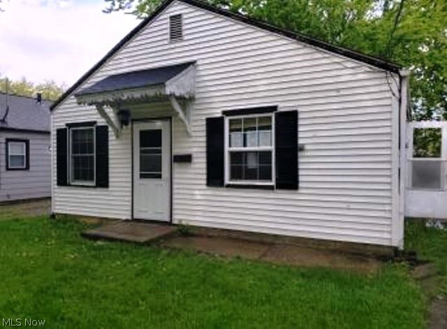 Great opportunity to own this 2 bedroom 1 bathroom single family home. This
property built in 1952 has approximately 750 square feet of living space.
Central location near restaurants and shopping. Bring your ideas and design and
see how you can transform this place into just what you have been looking for.