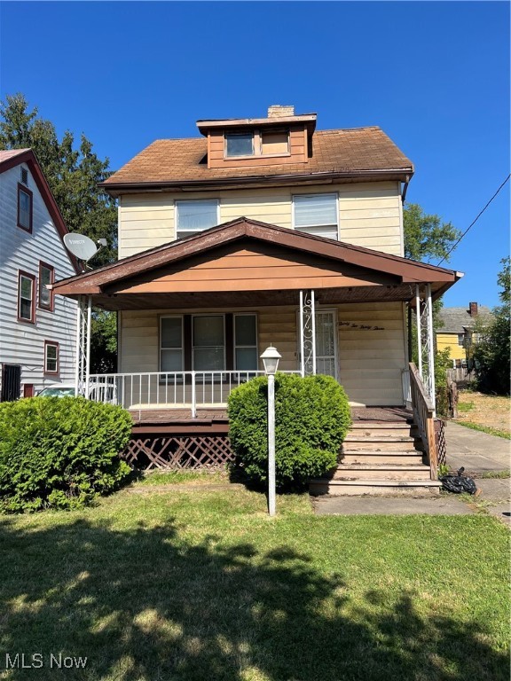 Welcome to this 3-bedroom, 1-bathroom single-family home. This property is perfect for an investor looking for a project that needs some TLC. The first floor has a nice sized living room, a formal dining room, and a spacious kitchen. Upstairs, you will find three bedrooms and the full bathroom. This property is being sold "as-is," and the seller will not be making any repairs.
