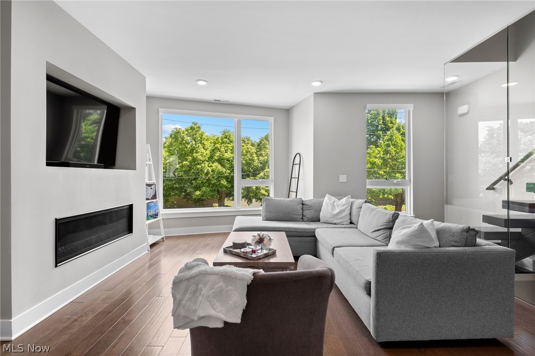 Battery Park Lakeside Twnhms Con - Residential