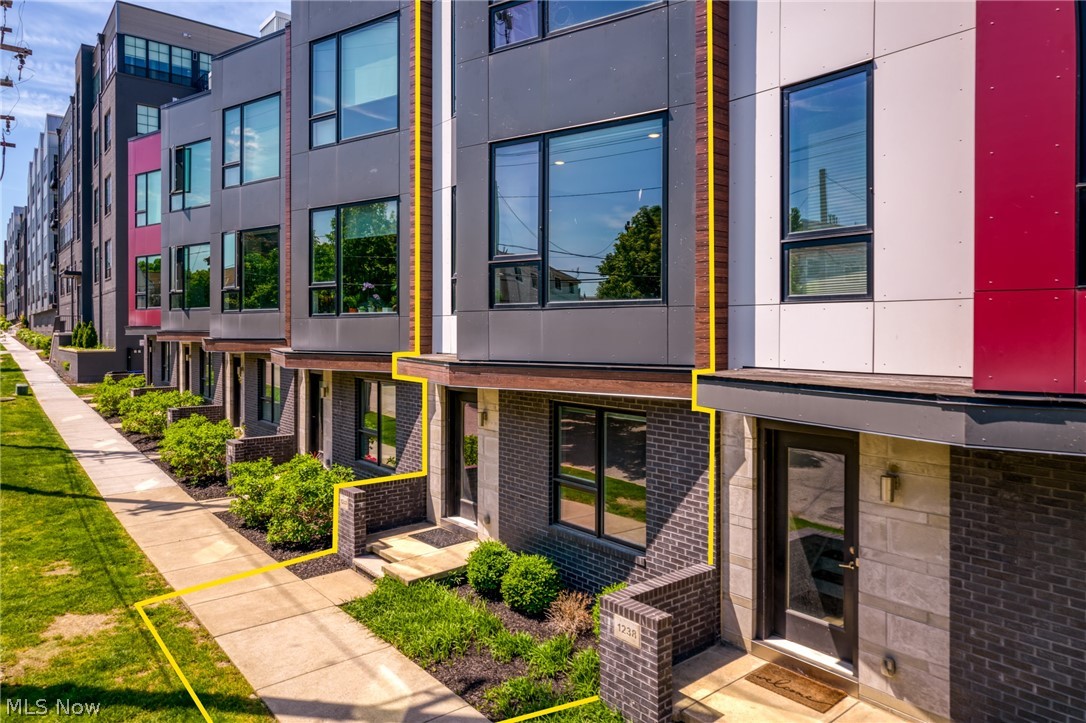 Battery Park Lakeside Twnhms Con - Residential