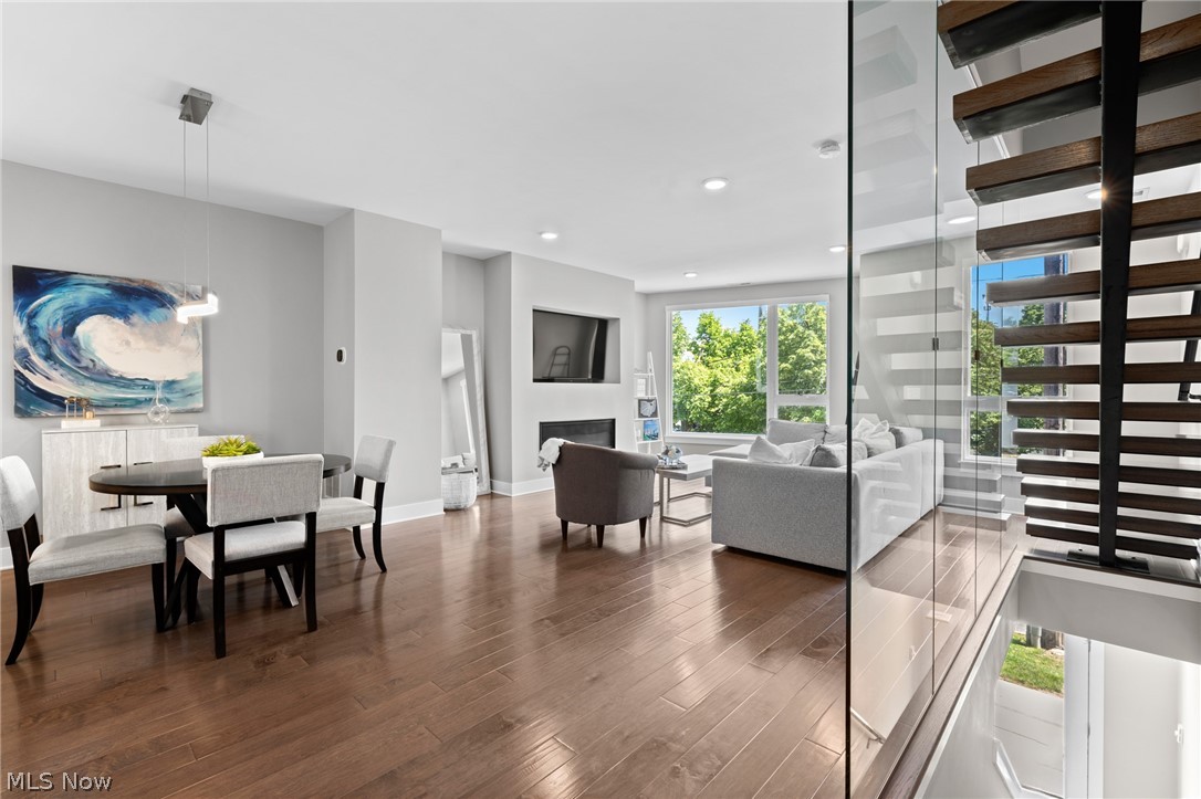 Battery Park Lakeside Twnhms Con - Residential