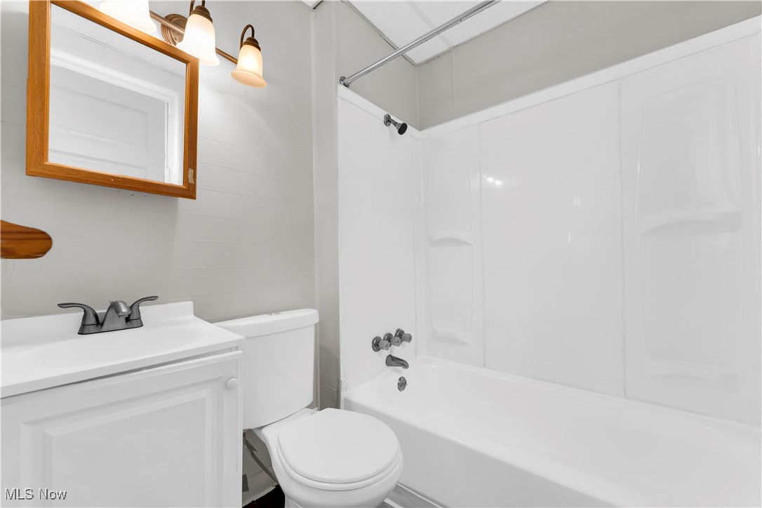2266 E 84th Street, Cleveland, Ohio image 19