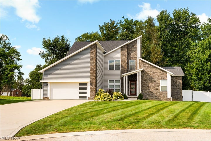 Photo 1 of 35 — 5585 Shadow Ridge Circle NW, North Canton, OH 44720