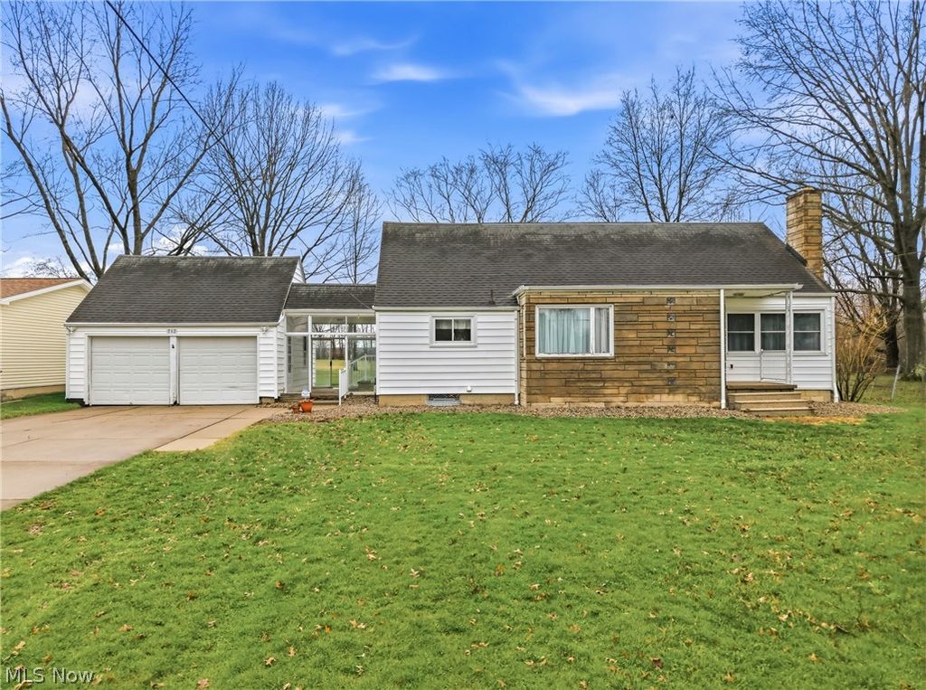 Photo of 712 Champion Avenue E, Warren, OH 44483 (MLS # 5199066)