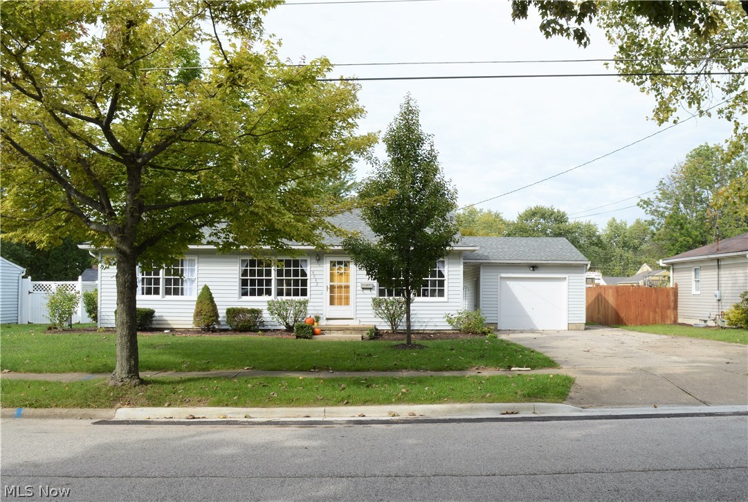 Lovely Stow ranch with a spacious fenced in back yard for plenty of outdoor activities. Three nicely sized bedrooms and a great living room and dining room will be the perfect place to dine and unwind.