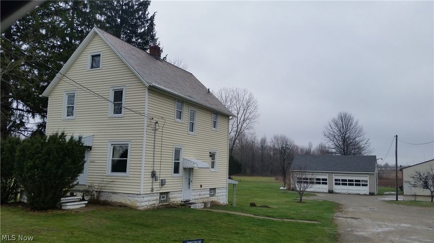 Great location near I-480 and right by Lear Rd. Situated on over 1.5 acres. Month to month rent.