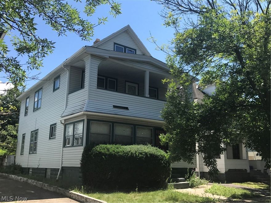 Great duplex in good condition. Spacious living with large rooms, ear-in kitchen, walk-in closed in bedrooms.  2nd unit has a large balcony, 1st unit large 
 enclosed porch.  Both units have private storage in basement. Laundry hook-up for each unit/ separate utilities. Very easy to rent out, previously long term tenants.
Sold As Is