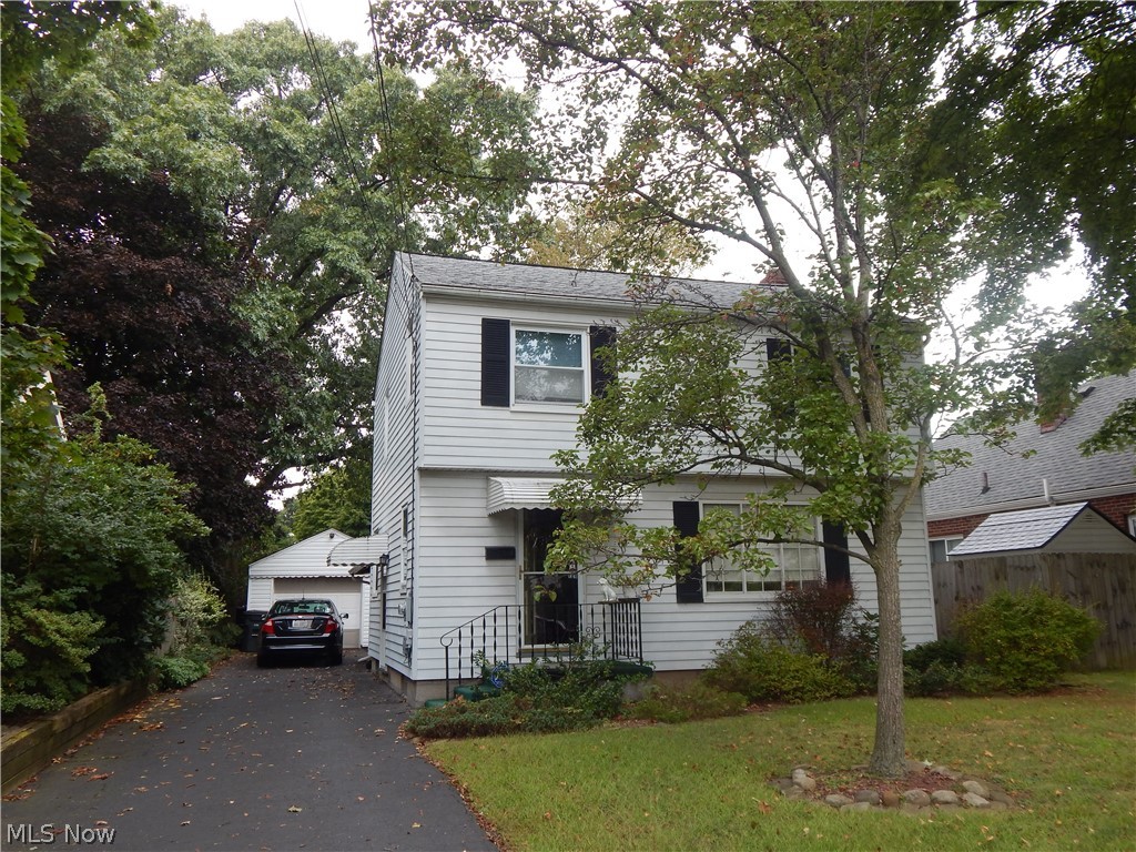 Comfortable stylish colonial featuring 3 bedrooms, 1.5 baths. Family room addition exiting to covered patio. Picket fence surrounds the rear yard. Enjoy the updated quaint eat in kitchen, full sized lower level, partially finished. Charming and well cared for. Detached garage has room for car and storage.
Near shopping, schools and park.