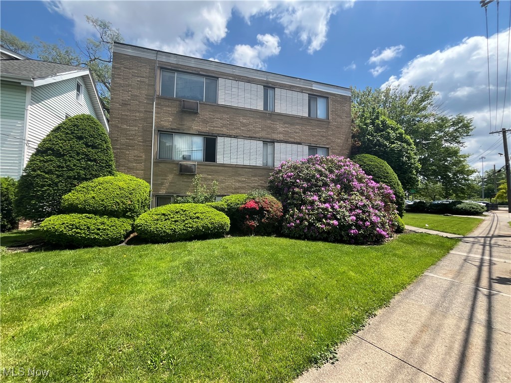2275 Warren Road