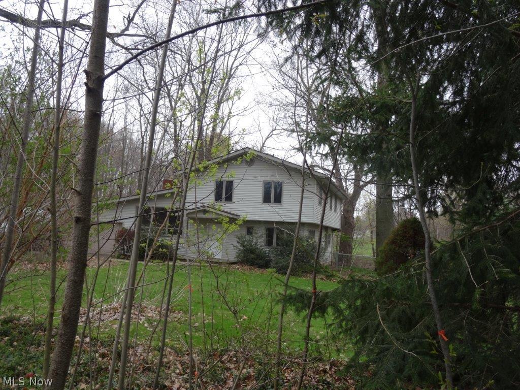 Spacious home on large lot - Green Schools!