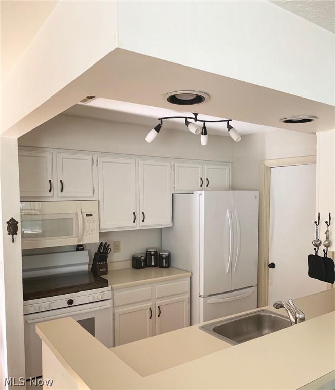 Courtyards Woodbury Condo - Residential