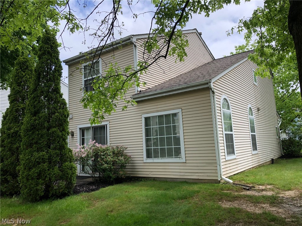 Courtyards Woodbury Condo - Residential