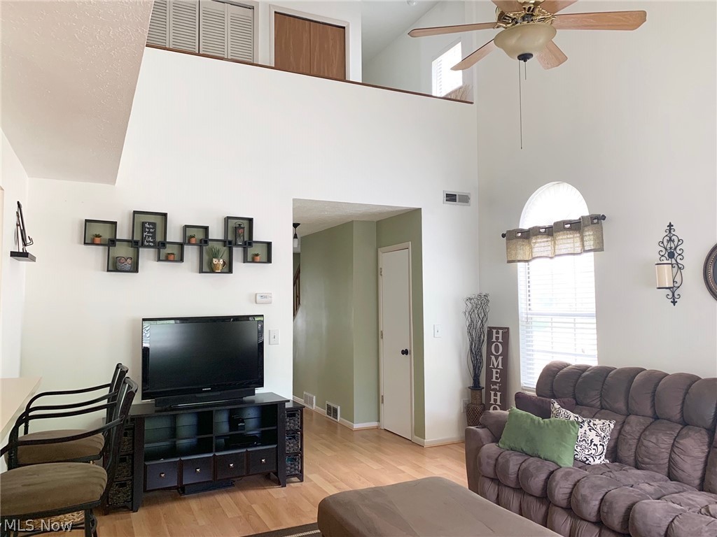 Courtyards Woodbury Condo - Residential