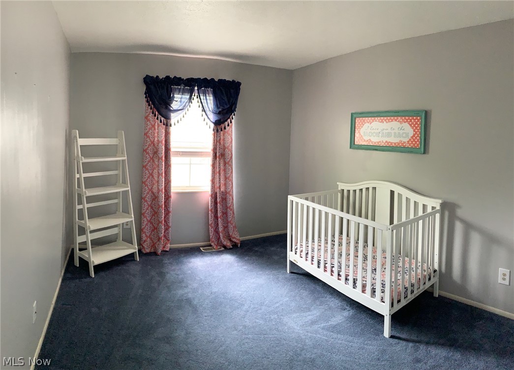 Courtyards Woodbury Condo - Residential