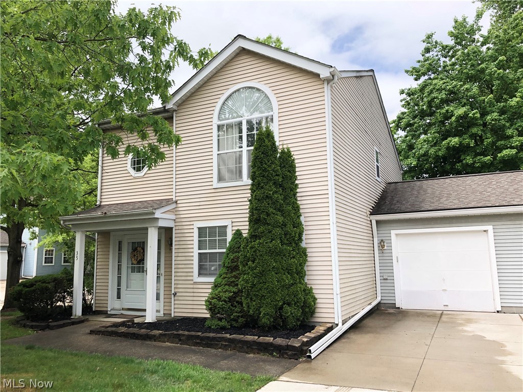 Courtyards Woodbury Condo - Residential