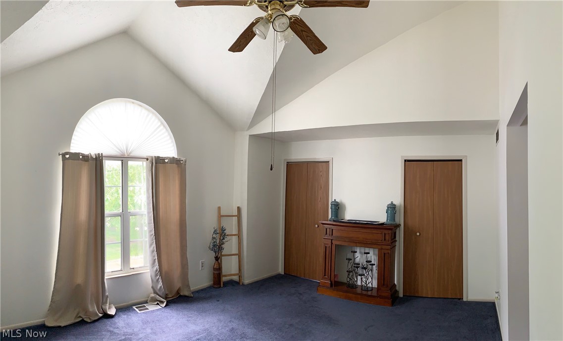 Courtyards Woodbury Condo - Residential