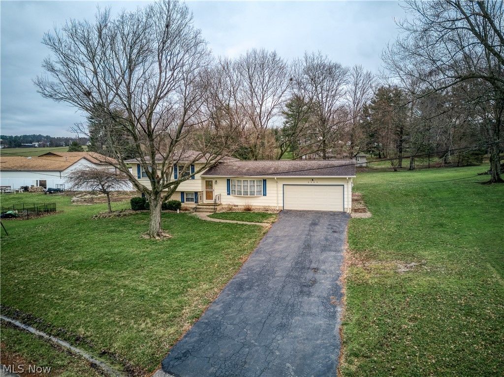 Photo of 6860 Beridge Street, Louisville, OH 44641 (MLS # 5194968)