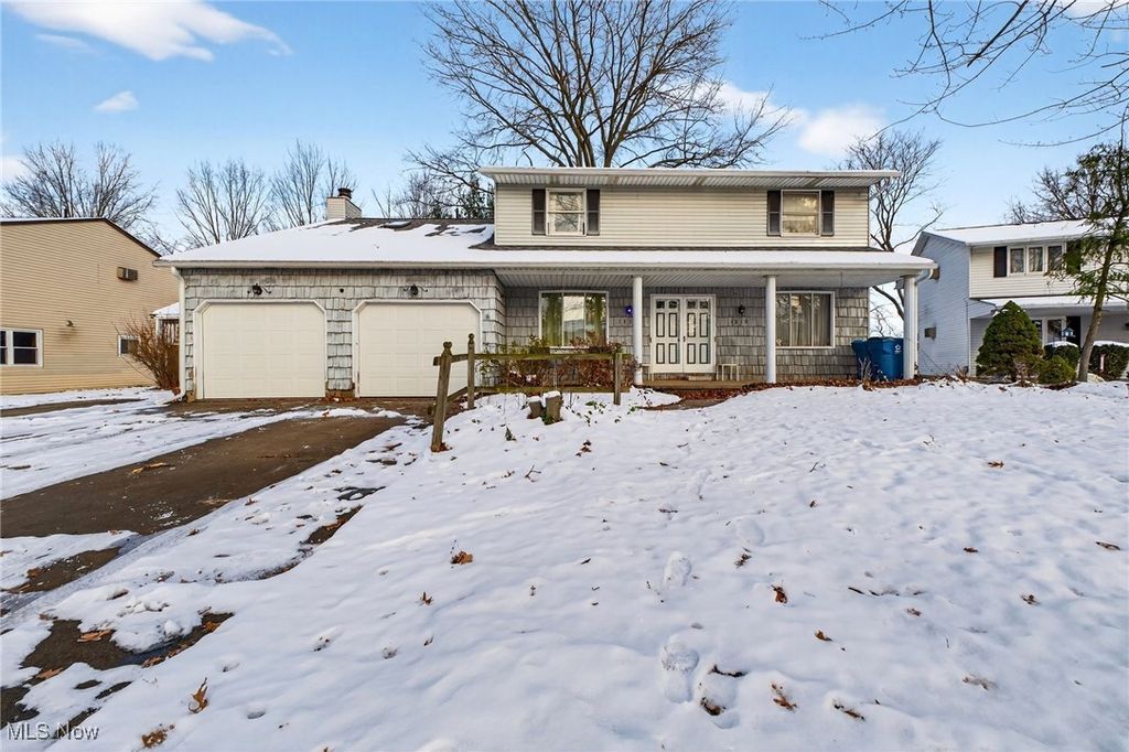 Photo of 1310 Lindenwood Drive, Lorain, OH 44053 (MLS # 5176376)