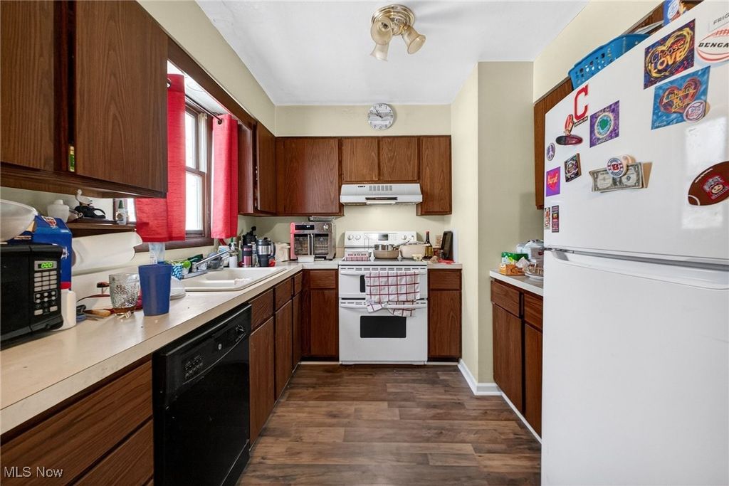 Photo of 1310 Lindenwood Drive, Lorain, OH 44053 (MLS # 5176376)