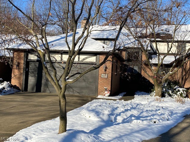 Beautiful luxury style Condo in Brookview with amazing view overlooking the gentle flowing brook and natural wildlife. This unit features an updated Kitchen with quartz counter-tops and Stainless Steel appliances, a huge Great Room, formal Dining Room, large first floor Laundry/Mudroom, screened-in Porch and finished walk-out Lower Level. Truly a great buy and price! Call today!