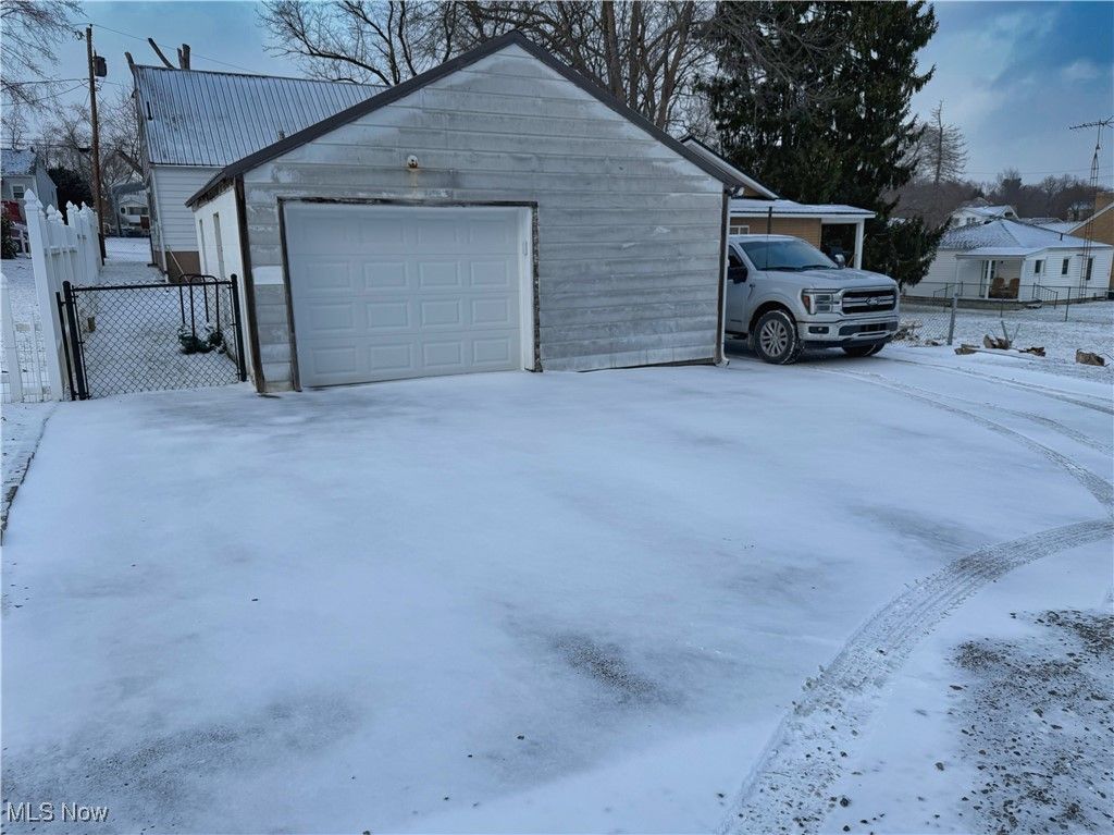 Photo of 618 Garner Avenue, East Liverpool, OH 43920 (MLS # 5182418)