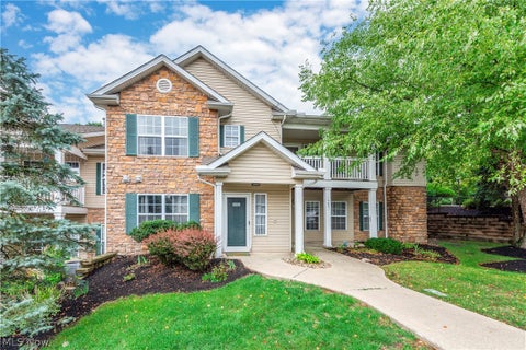 Condo For Sale - 14821 Lenox Drive #221<br/> Strongsville, OH 44136