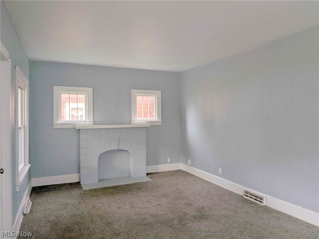 864 10th Street NE