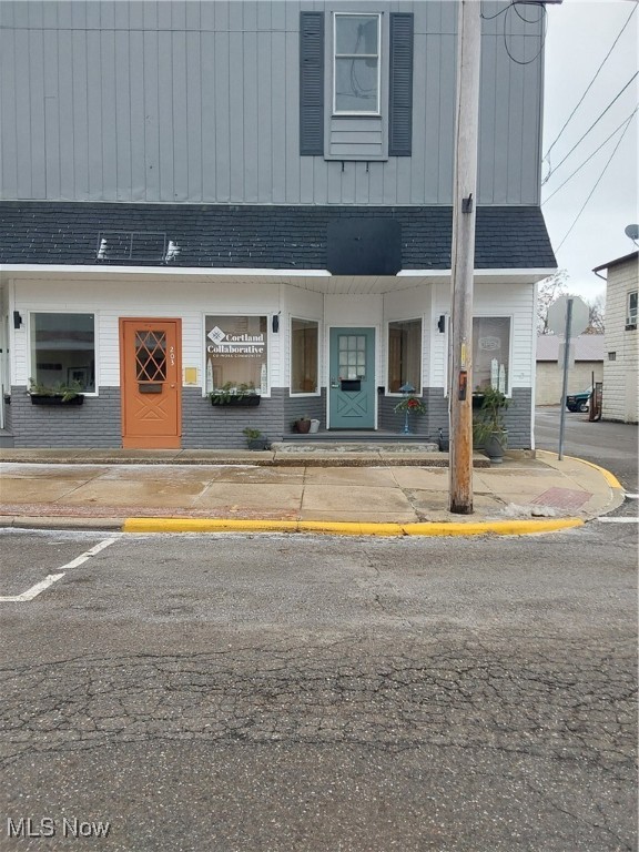 Looking for office space away from your home office, or just looking for space in a quiet office setting, look no further.
There are 3 cubicle spaces available for rent. Free wifi.
make your space your own, environment very conducive for work.
Right in the heart of downtown, close to the lake.
To apply go to the rental link below.
https://forms.gle/fS1KGFohWLRtt3BRA
Appointment only for showing