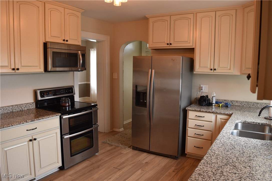 200 W 40th Street, Shadyside, Ohio image 2