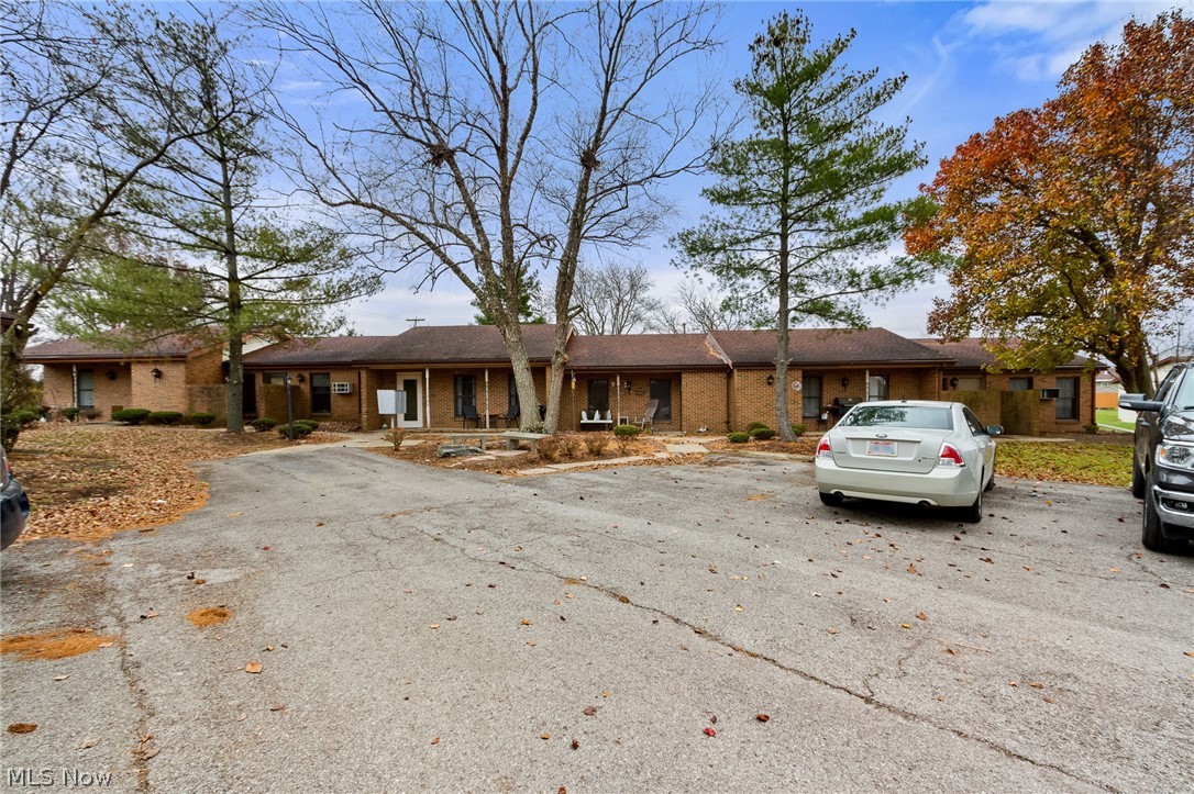 One of several homes being offered, subject to tenants rights. These properties are part of a much bigger package. Please allow a minimum of 48 hours for showing requests.