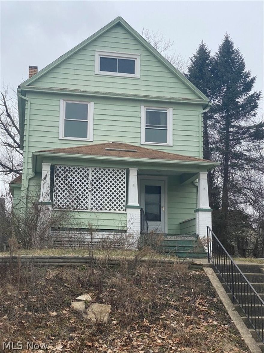 Investor fixer upper. House needs some work selling as is. Large 5 bedroom and  1 bath house. Why pay rent when you can ow your own home. 
Estimate to get unit rent ready upon request from qualified professional.