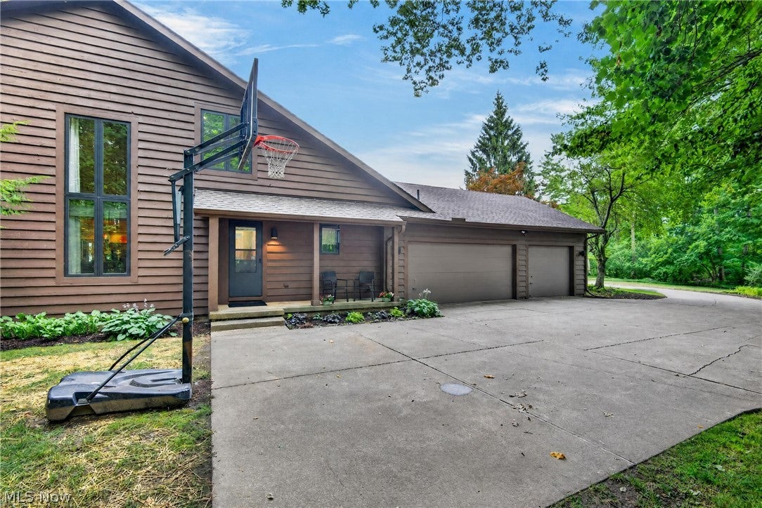 2571 Cedarwood Road