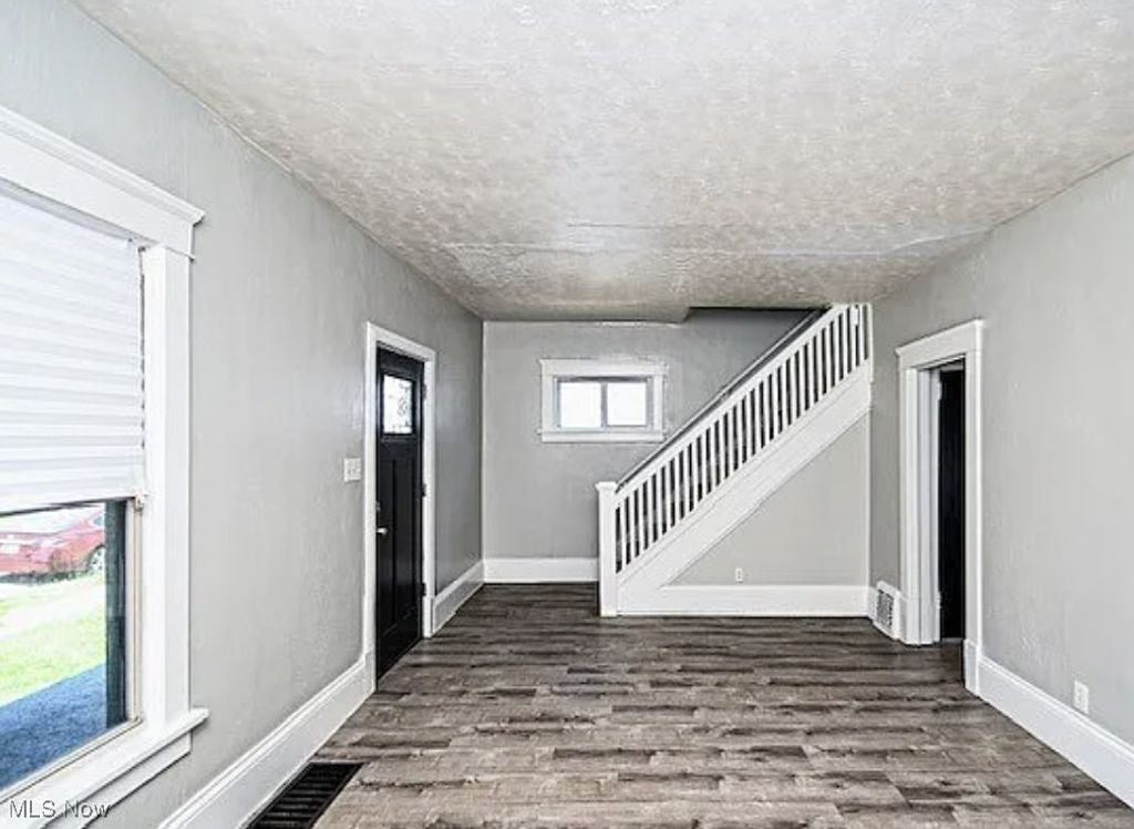 Photo of 1628 Clark Avenue SW, Canton, OH 44706 (MLS # 5177786)