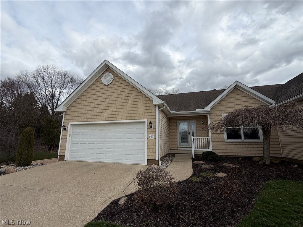 Photo of 957 Edgewater Circle, Kent, OH 44240 (MLS # 5192139)