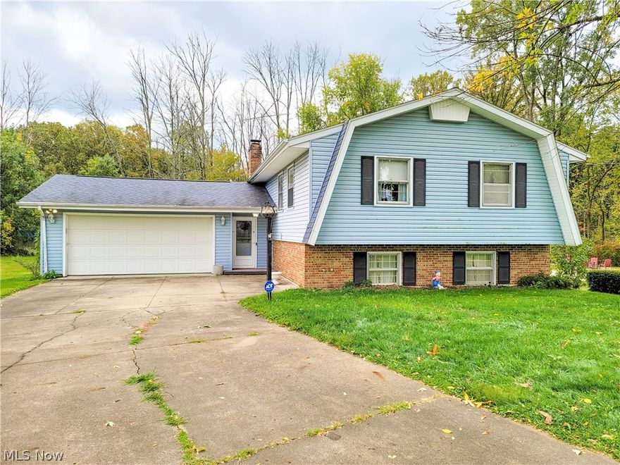 Sells on location at Absolute Auction **WED. OCT. 28TH @ 5:30PM** 
Great Opportunity to own this brick & vinyl home, having 1,499 sq ft living area, features foyer entry w/guest closet, living room w/picture window, kitchen w/natural wood cupboards, appliances, and dining area, center hall w/linen closet, 3 bedrooms, ceramic tile full bath w/tub-shower, master bedroom w/full bath w/walk-in shower, 2 additional bedrooms. Lower level consists of spacious family room w/stone front gas log fireplace, sliding glass doors leads to concrete patio and tree lined back yard. Utility room w/ FA gas furnace and central air, updated gas water heater, water softener, 200 amp circuit breaker electric & storage room. Attached 2+ car garage w/workbench, concrete drive, half acre lot with all public utilities. Louisville Schools, taxes are $988 per half year. Area of nice homes on quiet street. Have a look!! Open auction day starting at 4:00 pm.