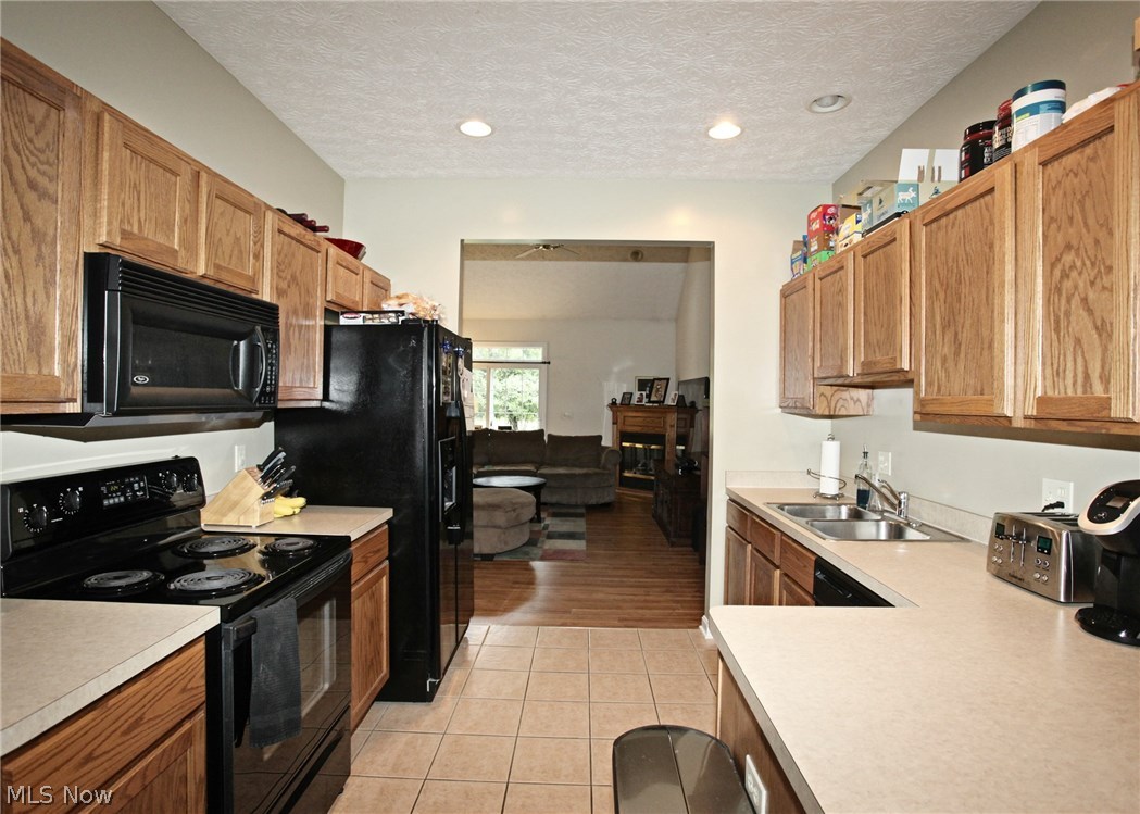 Charleston Place R-2 Developme - Residential Lease