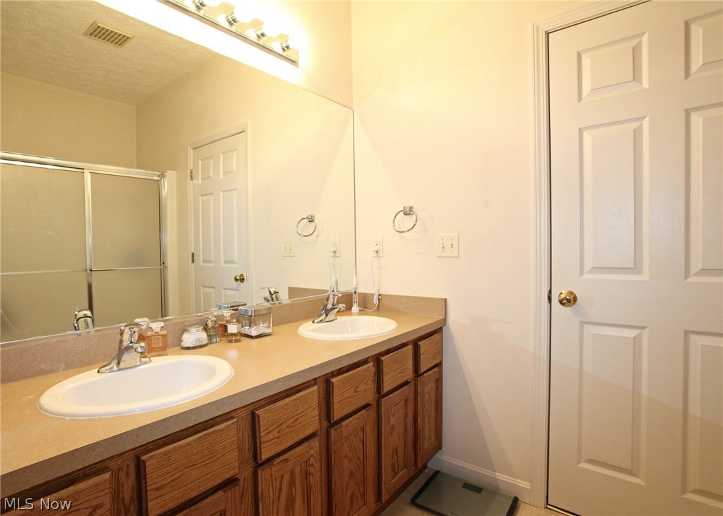 Charleston Place R-2 Developme - Residential Lease