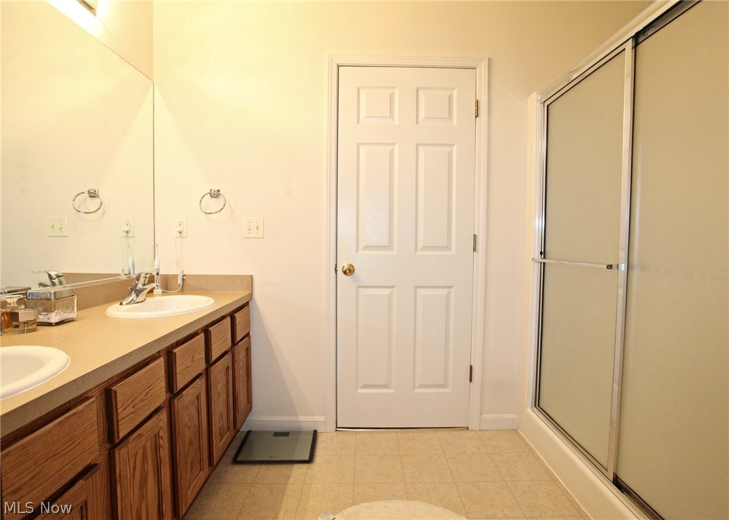 Charleston Place R-2 Developme - Residential Lease