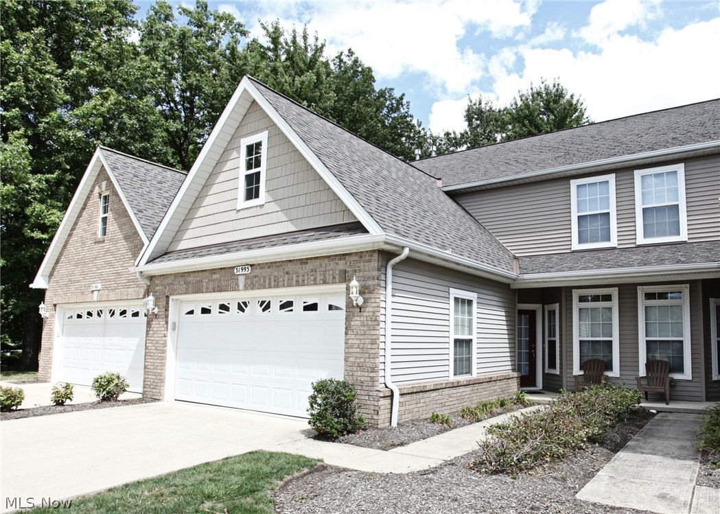 Charleston Place R-2 Developme - Residential Lease