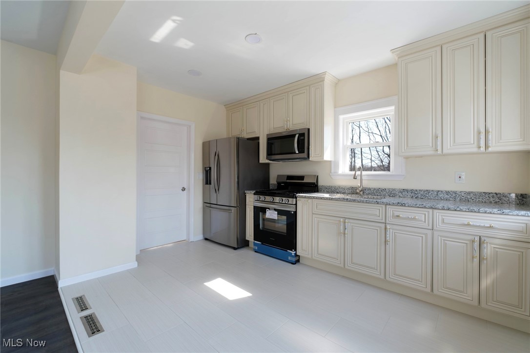 City/Youngstown - Residential Income