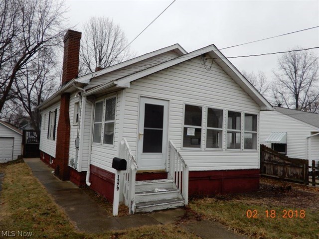 Excellent investment potential! Don't pass on this cute 2 bed, 1 bath, 1 garage bungalow, not a lot to do here.