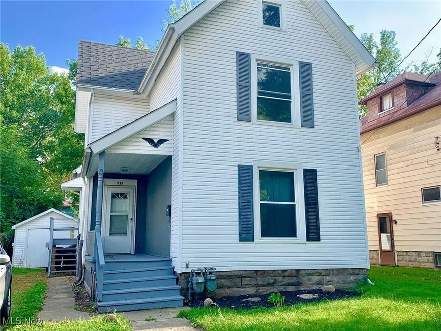 218 Gates Ave | DN, Elyria - Spacious 3-bed 1-bath multi-family home! //

$ 975 rent / $ 975 deposit //
$55 application fee per adult //
1-2 pets OK in this unit. After application pre-approval, a PetScreening is required for any animals to proceed with one of our properties; a PetScreening affidavit is still required if you have no pets. (Some breed restrictions apply per HUD guidelines). //
NO SMOKING //
1 time $169 non-refundable set up fee paid at lease signing //

$35/month required resident benefit package; can include personal property/liability insurance for an additional $10/month for $45/month total. //

After application Pre-Approval 1 applicant per household application is required to fill out a PetScreening application, before being about to proceed with placing a Reservation Fee for one of our properties. You will receive a pre-approval for your application and in order to proceed, the PetScreening is required. Even if you have NO pets - this application must be filled out. One time, non-refundable pet fee of $250-600 per animal applies to all pets & must be paid before or when you pay your first month rent. (No fee for qualified assistance animals). //

Our application is processed through secure site: Findigs, and they require ID and income verification. Without this, your application will not be processed. They offer 24/7 chat support on their application directly if you have any questions. //

BEDROOMS:3 //
BATHROOMS:1 //
APPLIANCES PROVIDED: Fridge (stove to be provided upon move-in) //
UTILITIES / RESIDENT RESPONSIBILITY: Resident pays gas and electric and is responsible for snow removal. //

Serious inquiries only.