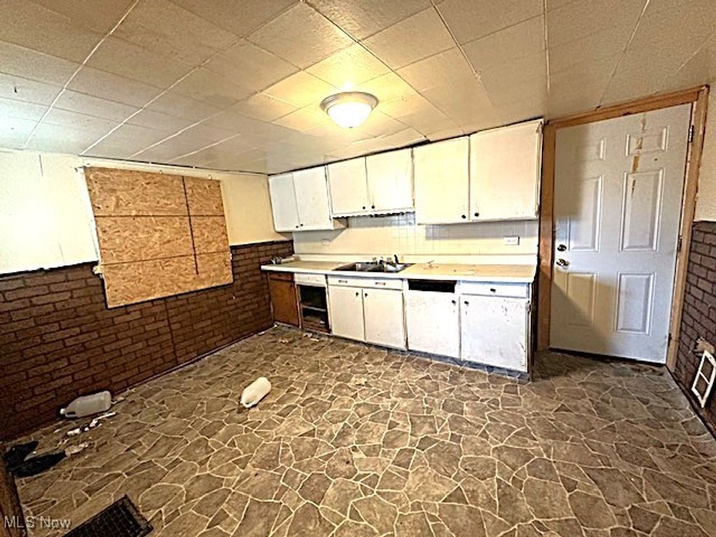 Photo of 406 Ewing Avenue, Lima, OH 45801 (MLS # 5182439)