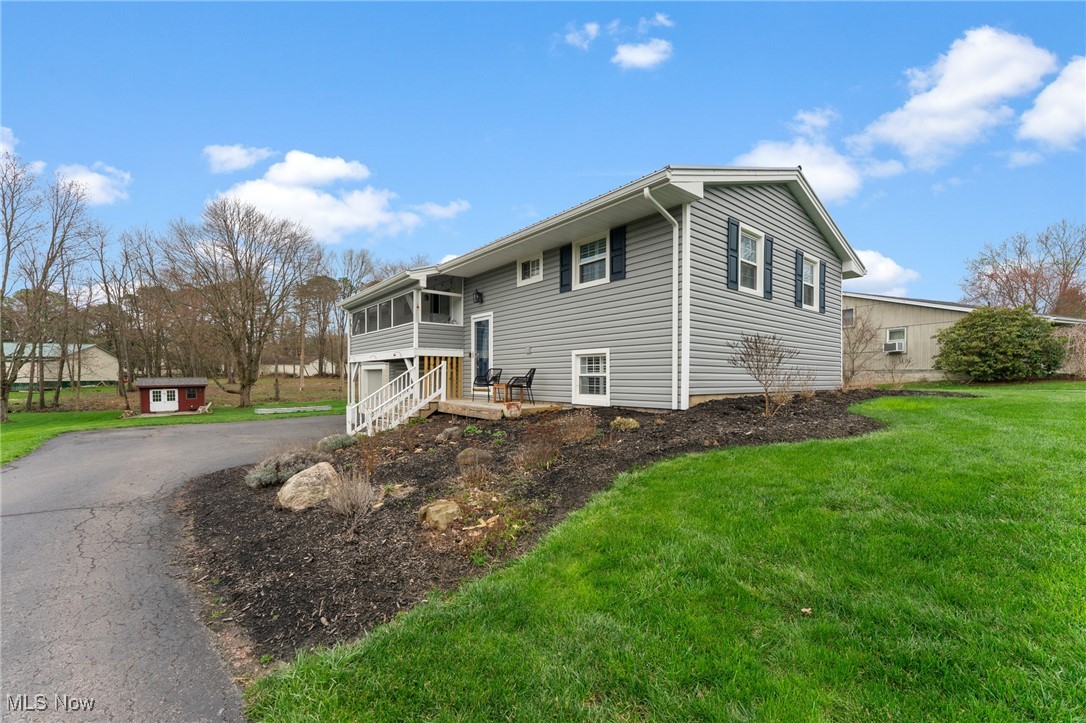 46550 Dogwood Circle, New Waterford, Ohio image 2