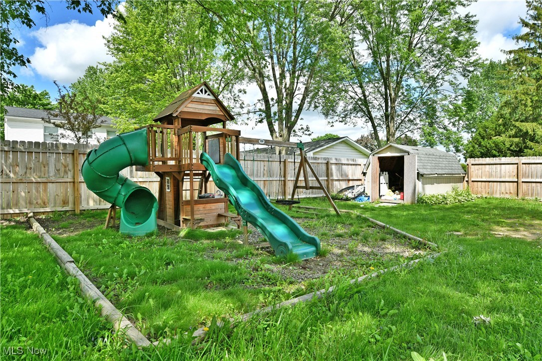4061 Aleesa Drive, Warren, Ohio image 5