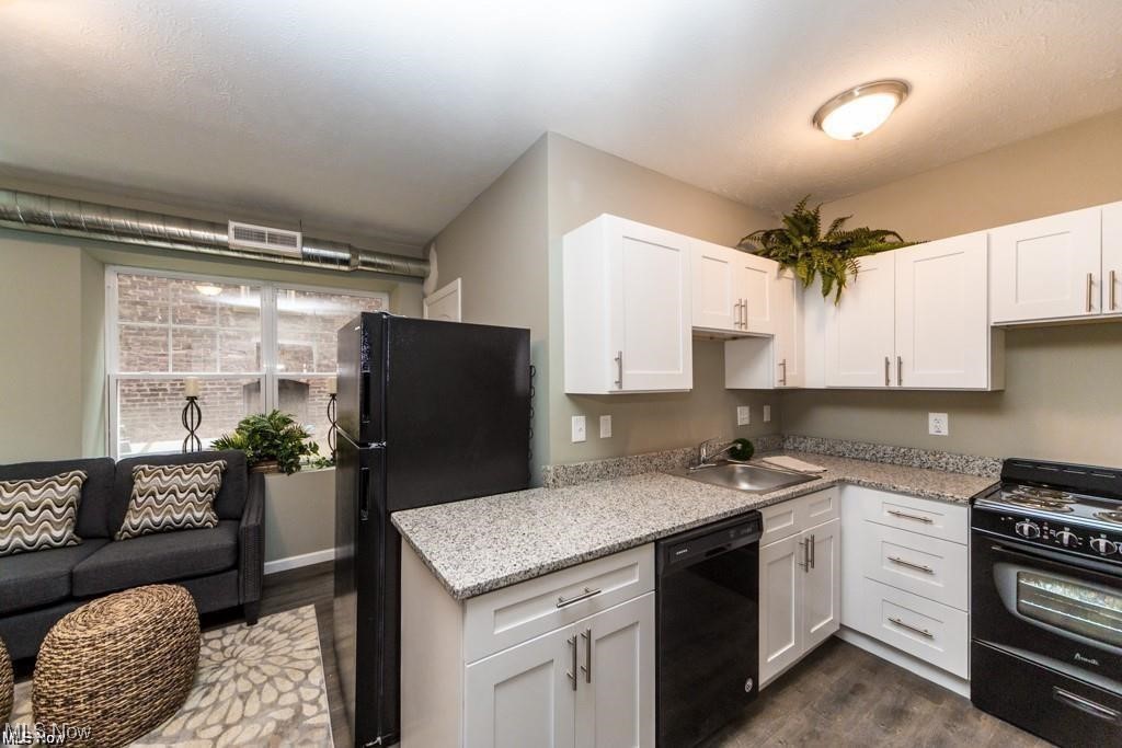 Lakewood Park - Residential Lease