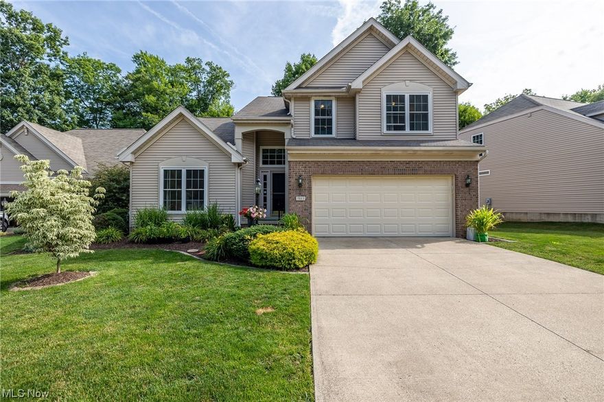 Turn key ready & pride of ownership evident as you step into this spacious 4 Bedrooms, 4 full bath free standing condo w/ vaulted, cathedral
ceilings throughout most of home, which boasts a grandness feel as you move from room to room. Open concept kitchen/ dining room combo
w/ granite countertops & back splash, along w/breakfast bar & stainless steel appliances; 1st floor living area flows nicely onto rear Trex deck,
great for entertaining & relaxing w/ that morning cup of coffee. Huge 1st floor master bedroom w/ master bath, separate toilet area, +2 walk in
closets; 2nd-first floor bedroom is a bonus. 2nd floor offers loft & office area, along w/ 3rd bedroom & 3rd full bath; Freshly painted Neutral
tones & decorative niches throughout. Full finished walk out basement is designed as in-law suite of true, extra living space, which includes
full bathroom, spacious bedroom, kitchen area, workshop, storage & living room w/ walk out to large, sprawling lower patio w/ covered hot tub